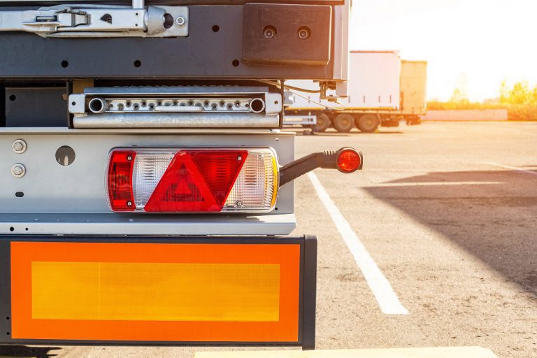 How Long Is a Semi Truck? Guide to Truck Sizes and Limits